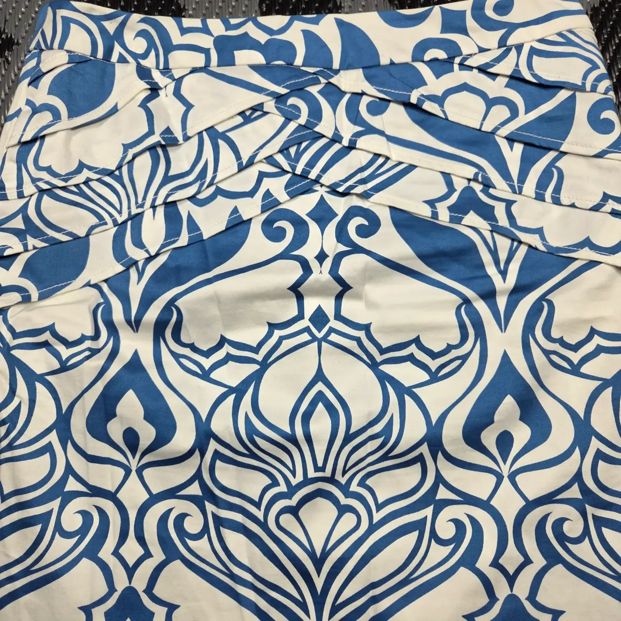 Etcetera Blue and White Damask Pleated Waist Pencil Skirt Size 4 thumbnail 7
