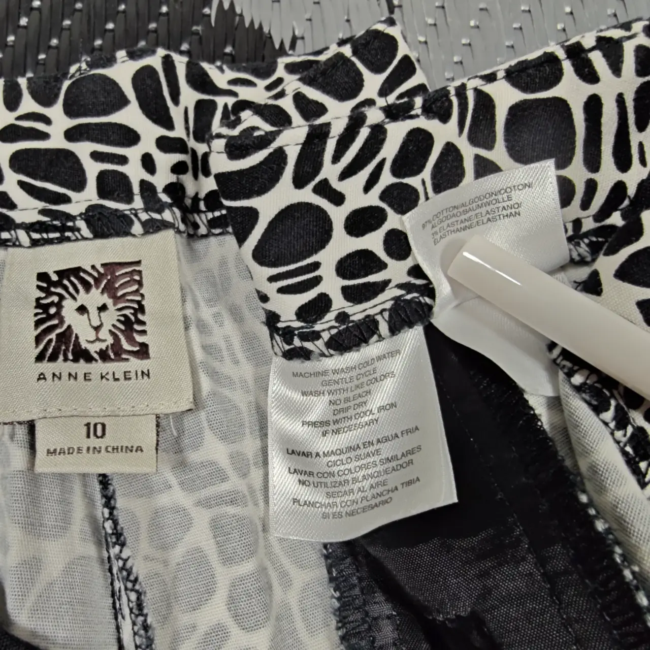 Anne Klein Women's Black & White Graphic Print Ankle Pants Size 10 thumbnail 9