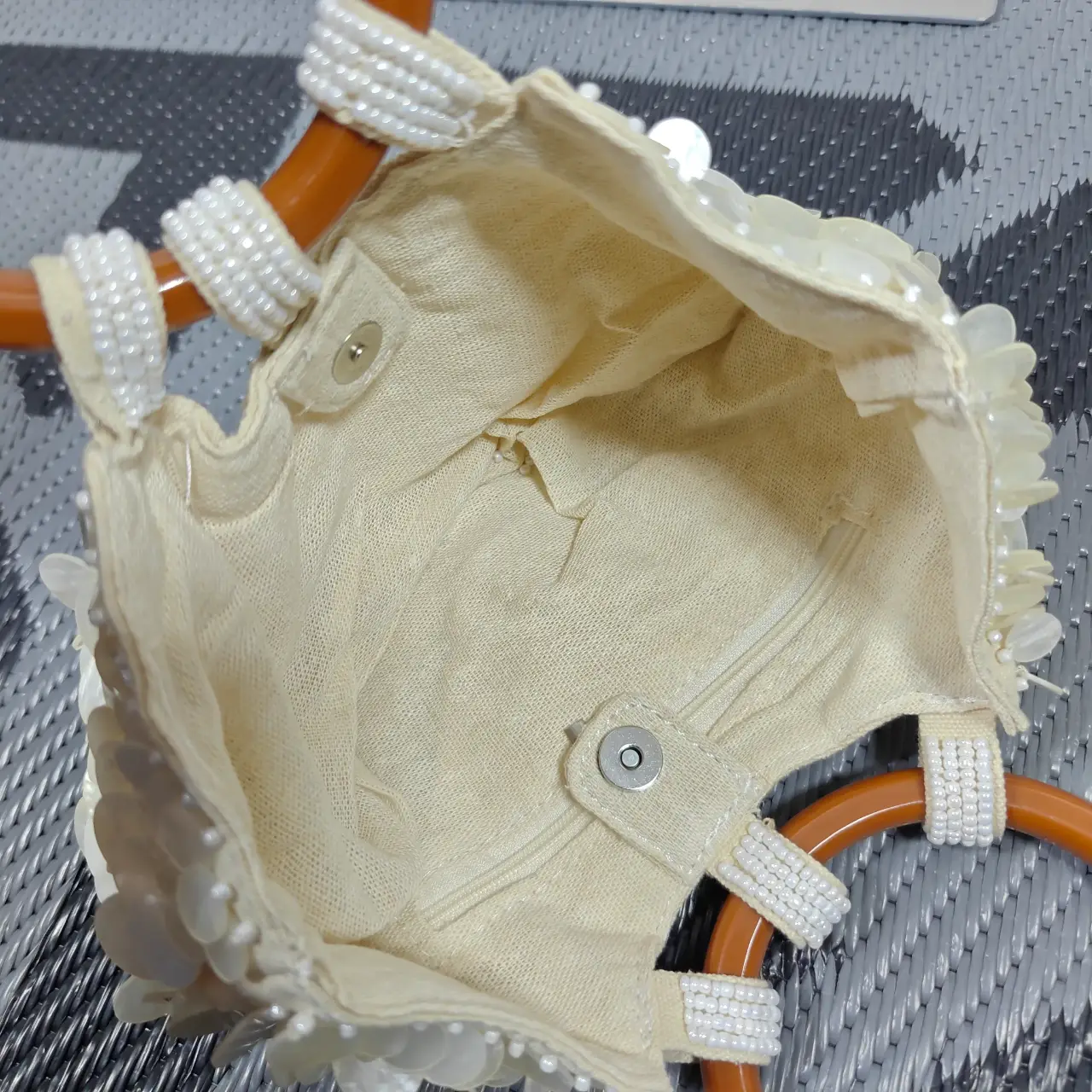 Vintage Mother of Pearl Capiz Shell Disc Handbag With Ring Handles thumbnail 3