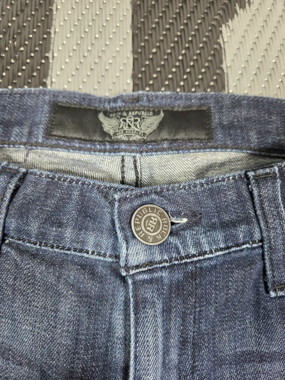 Rock & Republic Berlin Slim Straight Jeans Women's Size 26 Blue Denim thumbnail 3