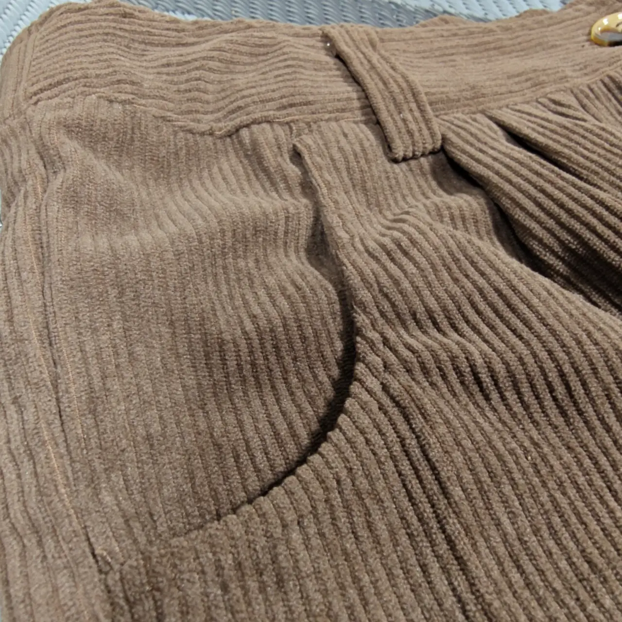 Halara Women's XL Brown Ribbed Corduroy Pleated Casual Pants NWT thumbnail 4