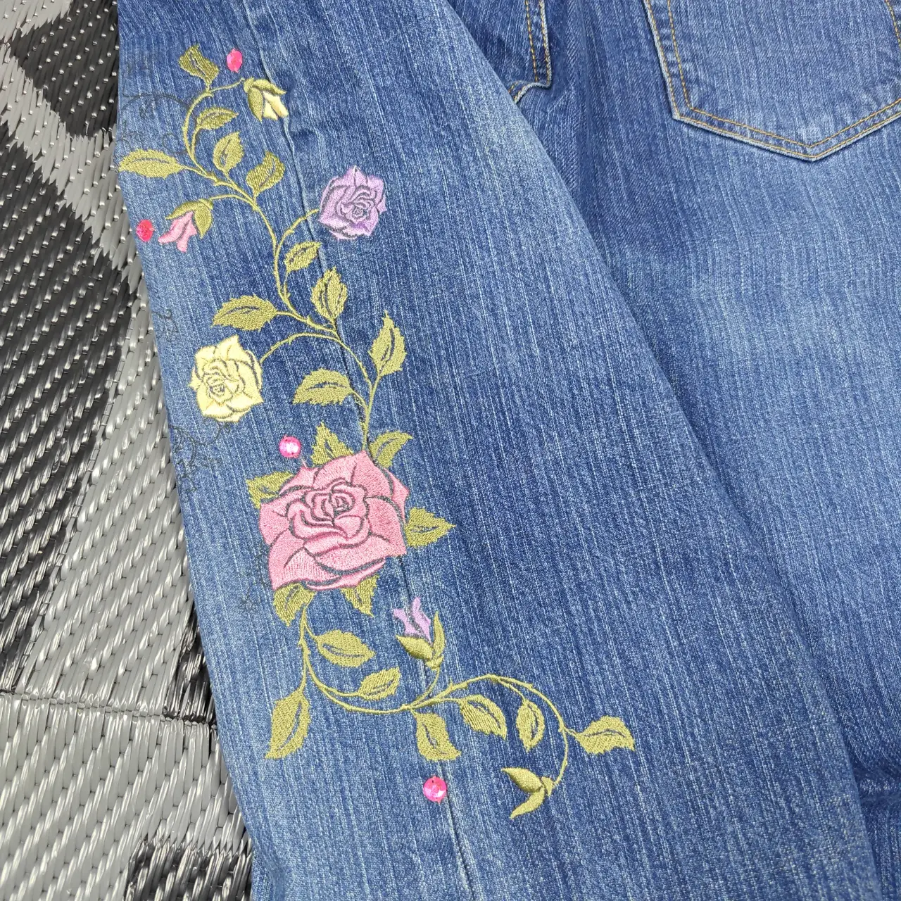 Disney Store Vintage Y2K Tinker Bell Floral Embroidered Denim Jeans Size 12 thumbnail 8