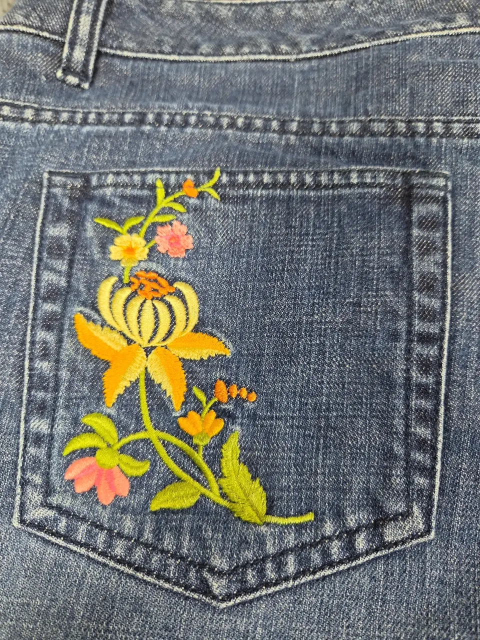 Liz Claiborne Women's Bootcut Floral Embroidered Denim Jeans Size 16 thumbnail 4