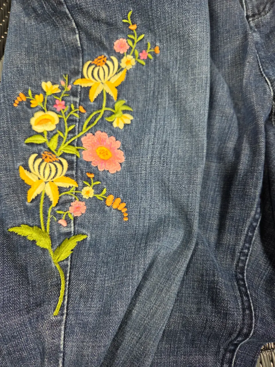 Liz Claiborne Women's Bootcut Floral Embroidered Denim Jeans Size 16 thumbnail 3