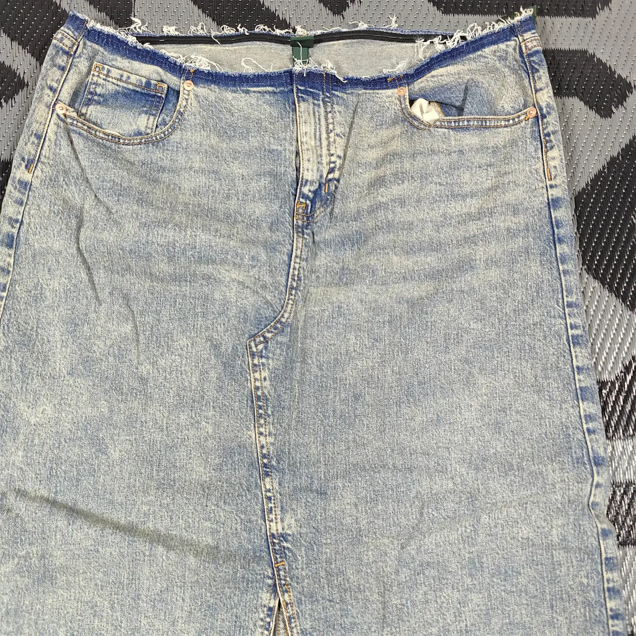 Wild Fable Women's Denim Maxi Skirt Size 16 Raw Waist Front Slit Acid Wash NWT thumbnail 3